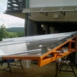 Rohov� n�st�e�ek nad dvoje dve�e. Kv�li instalaci zateplen� bylo nutno pou��t mezikusy k upevn�n� do zdi.